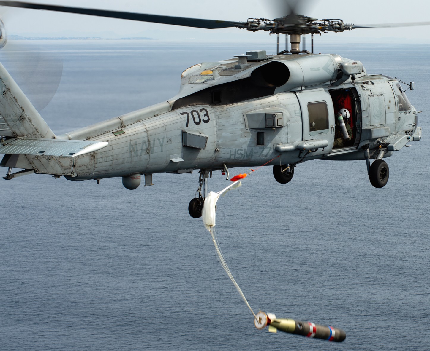 mk.54 mako lightweight torpedo lht mark navy raytheon mh-60r seahawk hsm launch 32