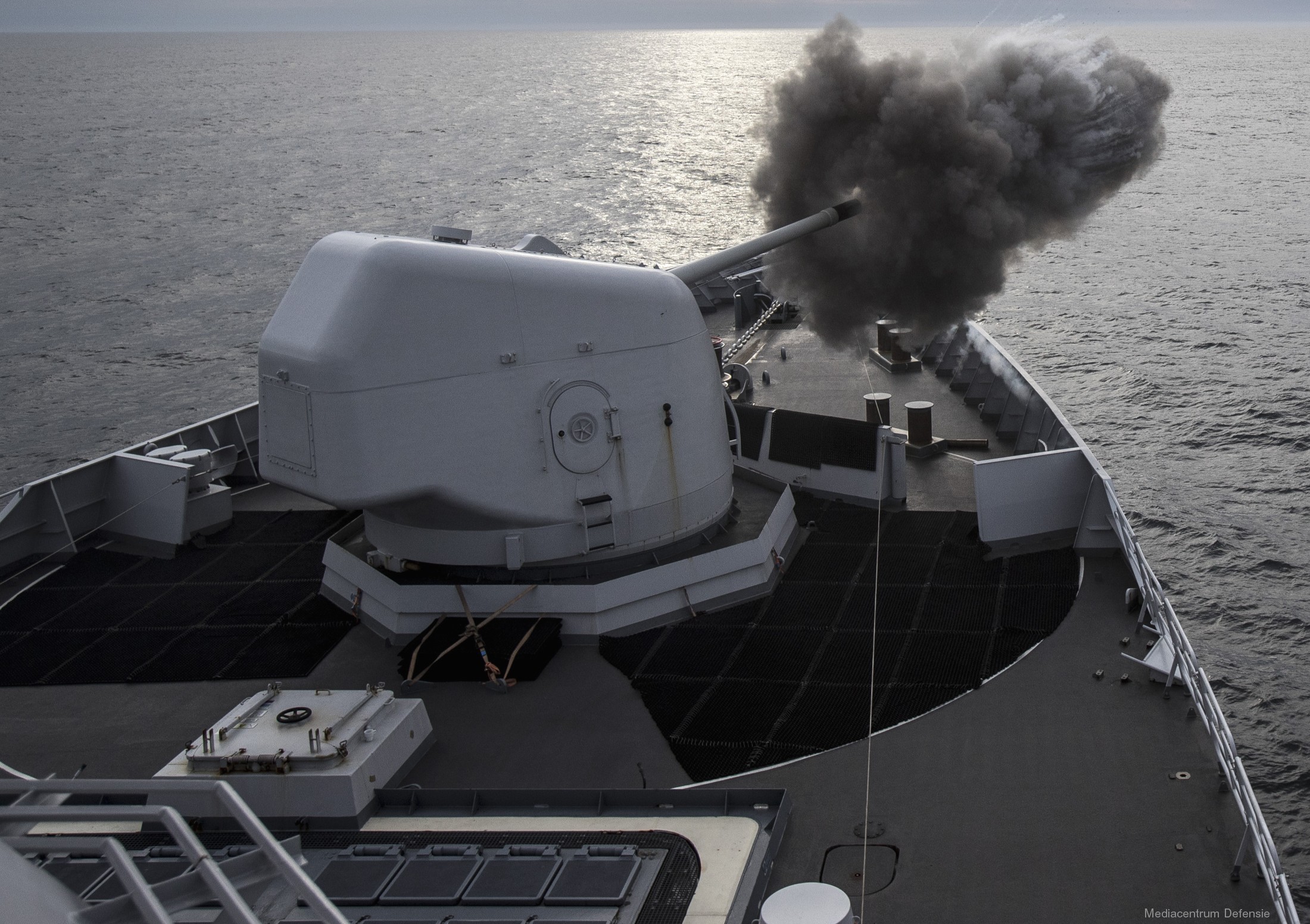 oto melara breda 127/54c compact gun 127mm 5-inches 54- caliber 16