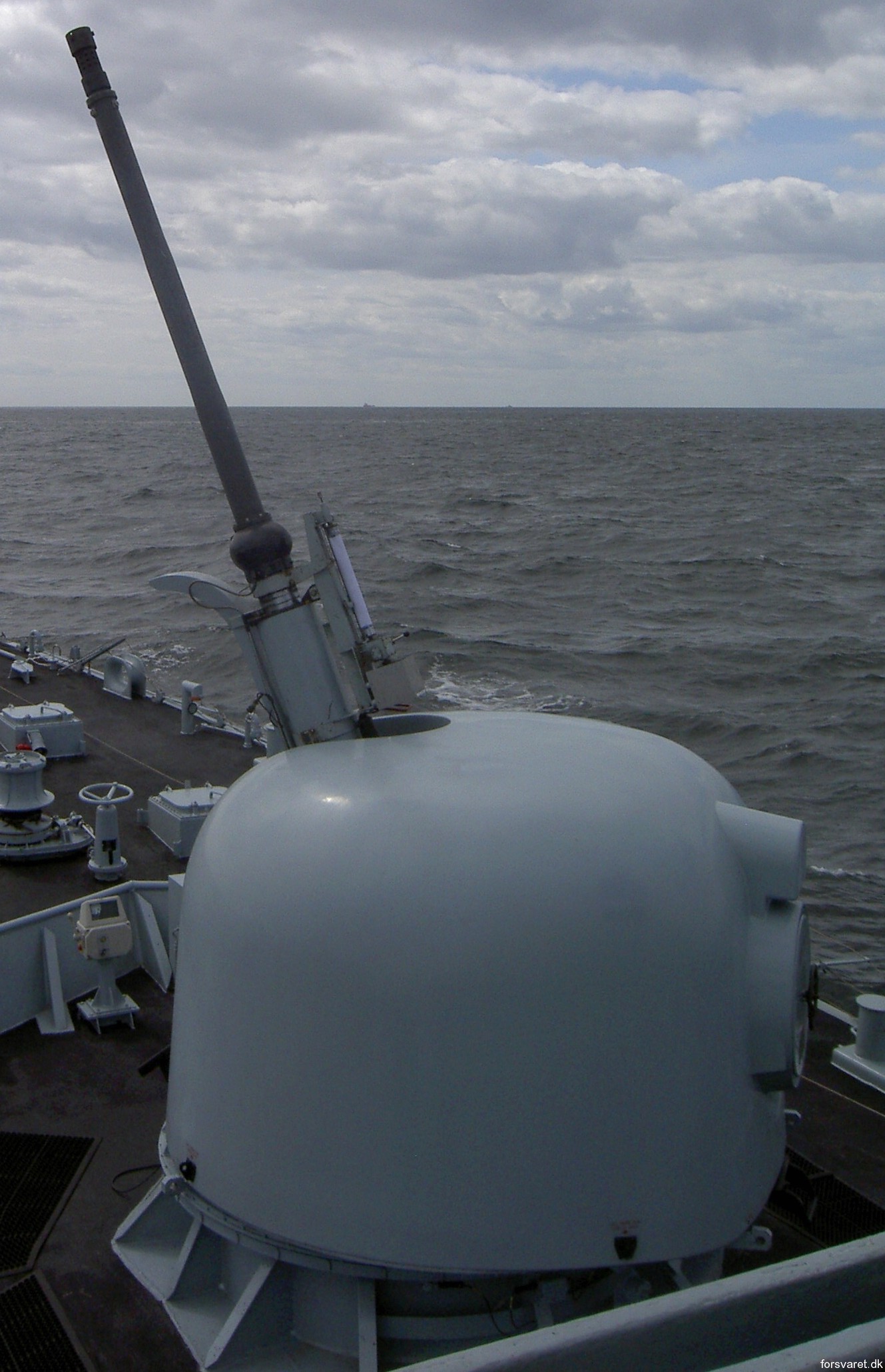 76/62 compact super rapid naval gun oto melara breda 40 