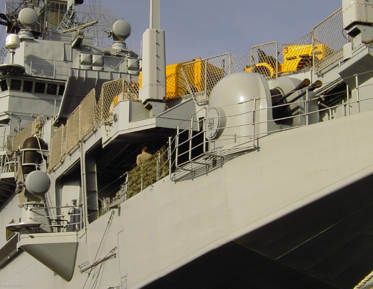 oto melara breda 40/l70 dardo close-in weapon system ciws 40mm 70-caliber twin navy ship 16