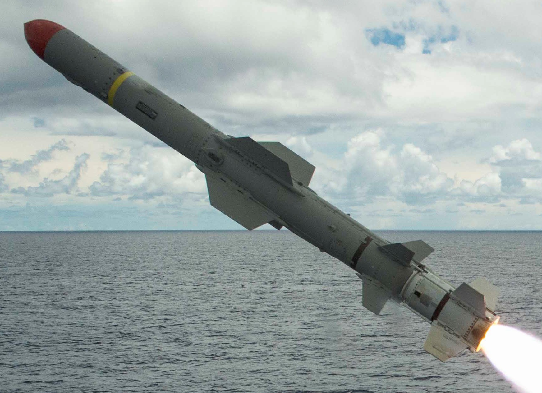rgm-84 harpoon ssm anti ship missile mk-141 missile launcher 52