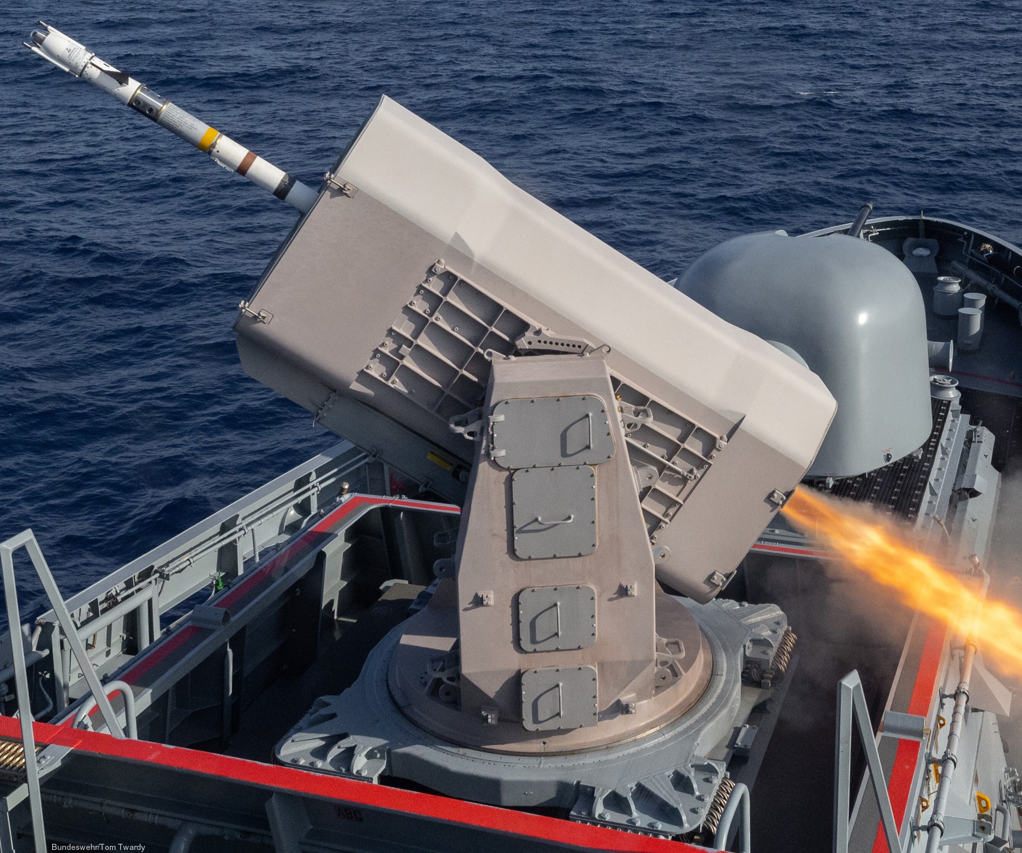 rim-116 rolling airframe missile ram ciws mk.49 launching system mk.31 gmws 52