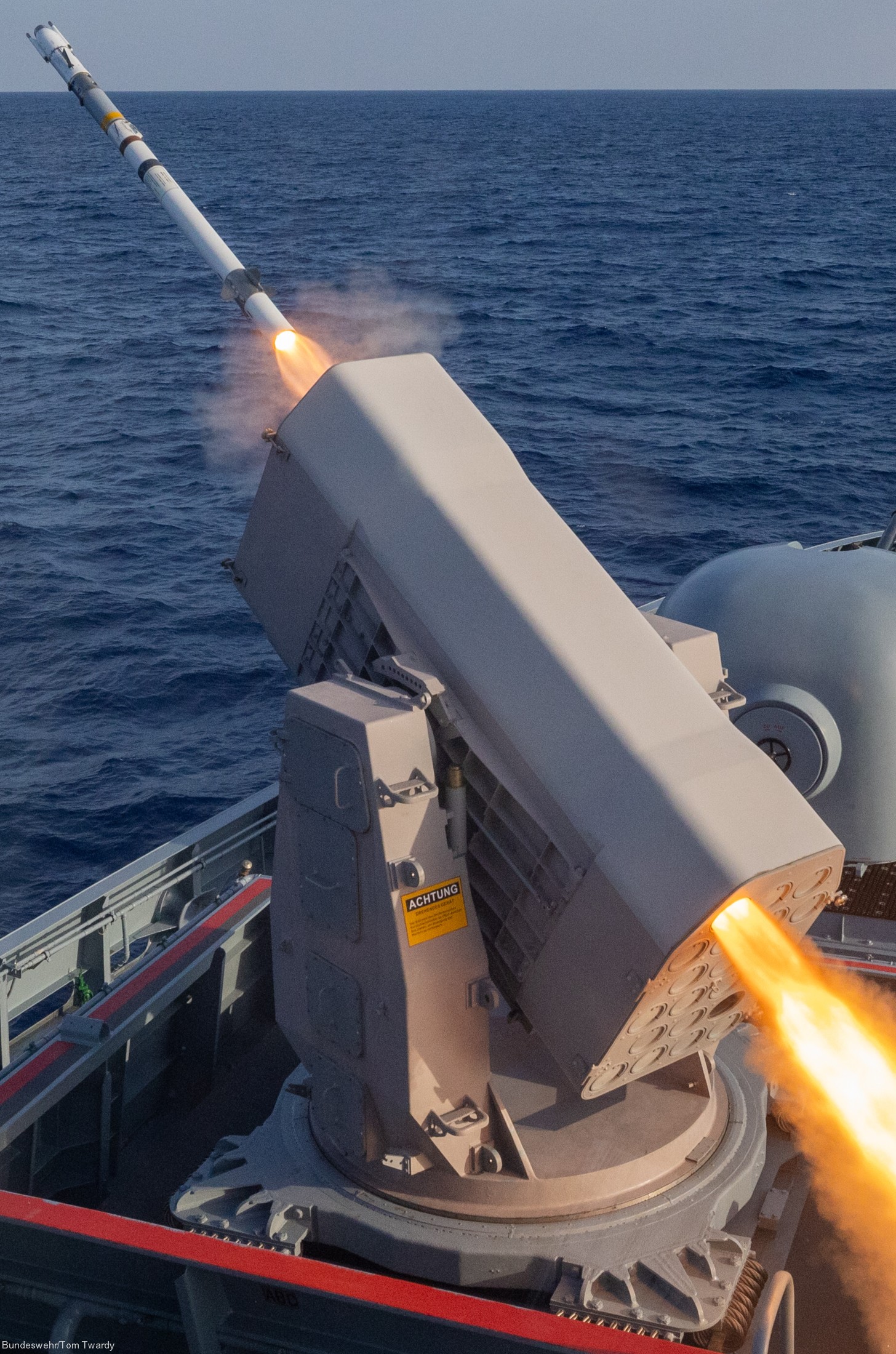 rim-116 rolling airframe missile ram ciws mk.49 launching system mk.31 gmws 53