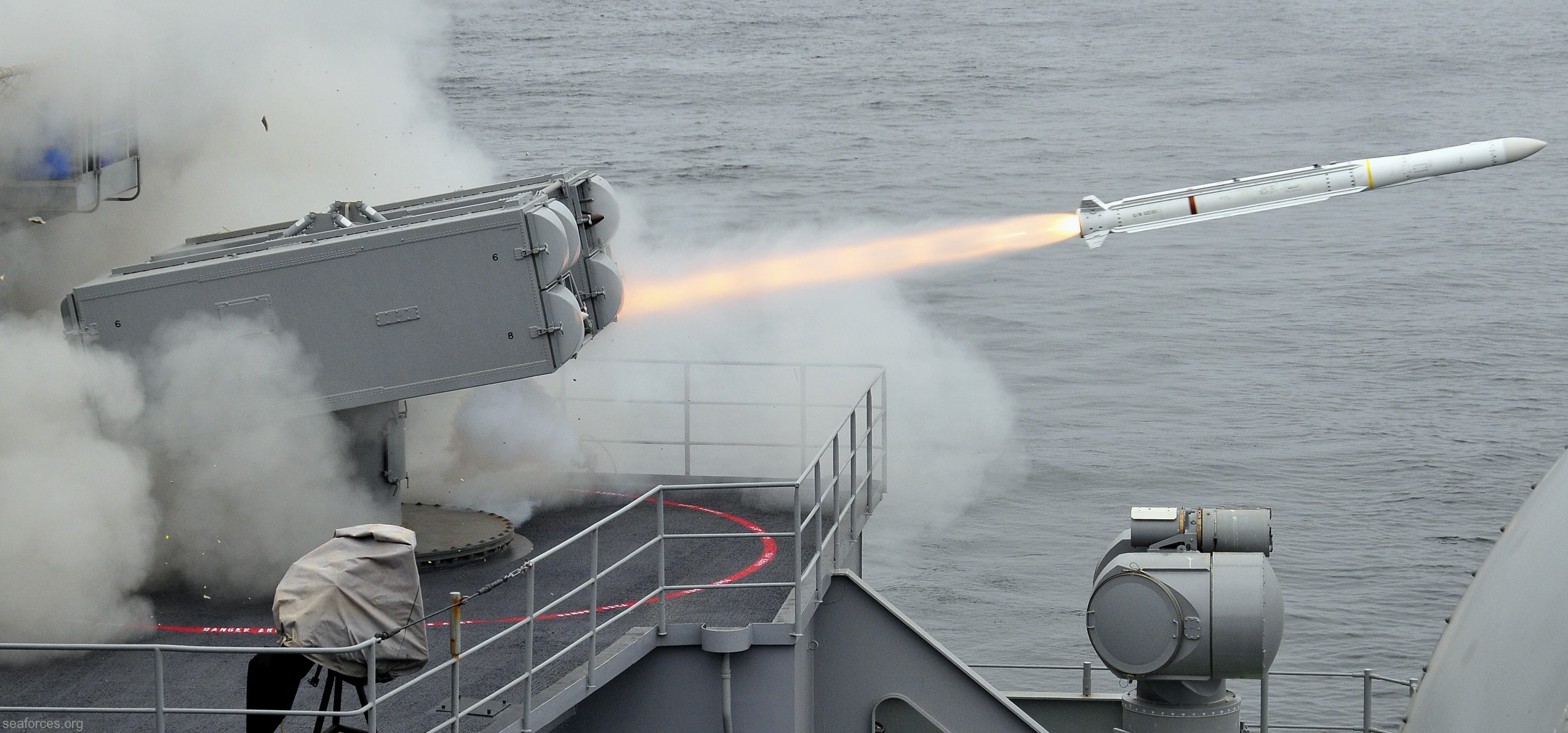 rim-162 evolved sea sparrow missile essm sam raytheon navy 03 mk. 29 launcher cvn uss