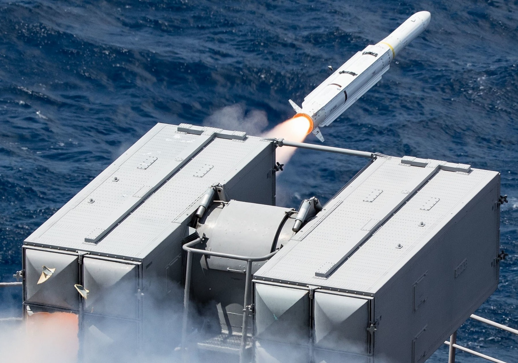 rim-162 essm evolved sea sparrow missile sam point area defense navy cvn lha lhd 46