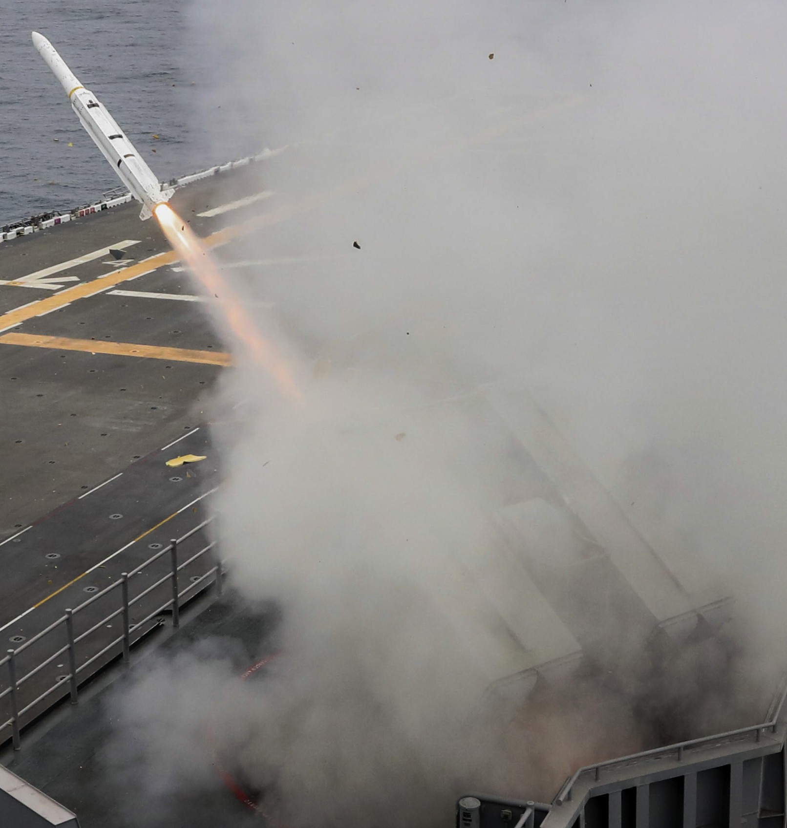 rim-162 essm evolved sea sparrow missile sam point area defense amphibious ship lha lhd 49
