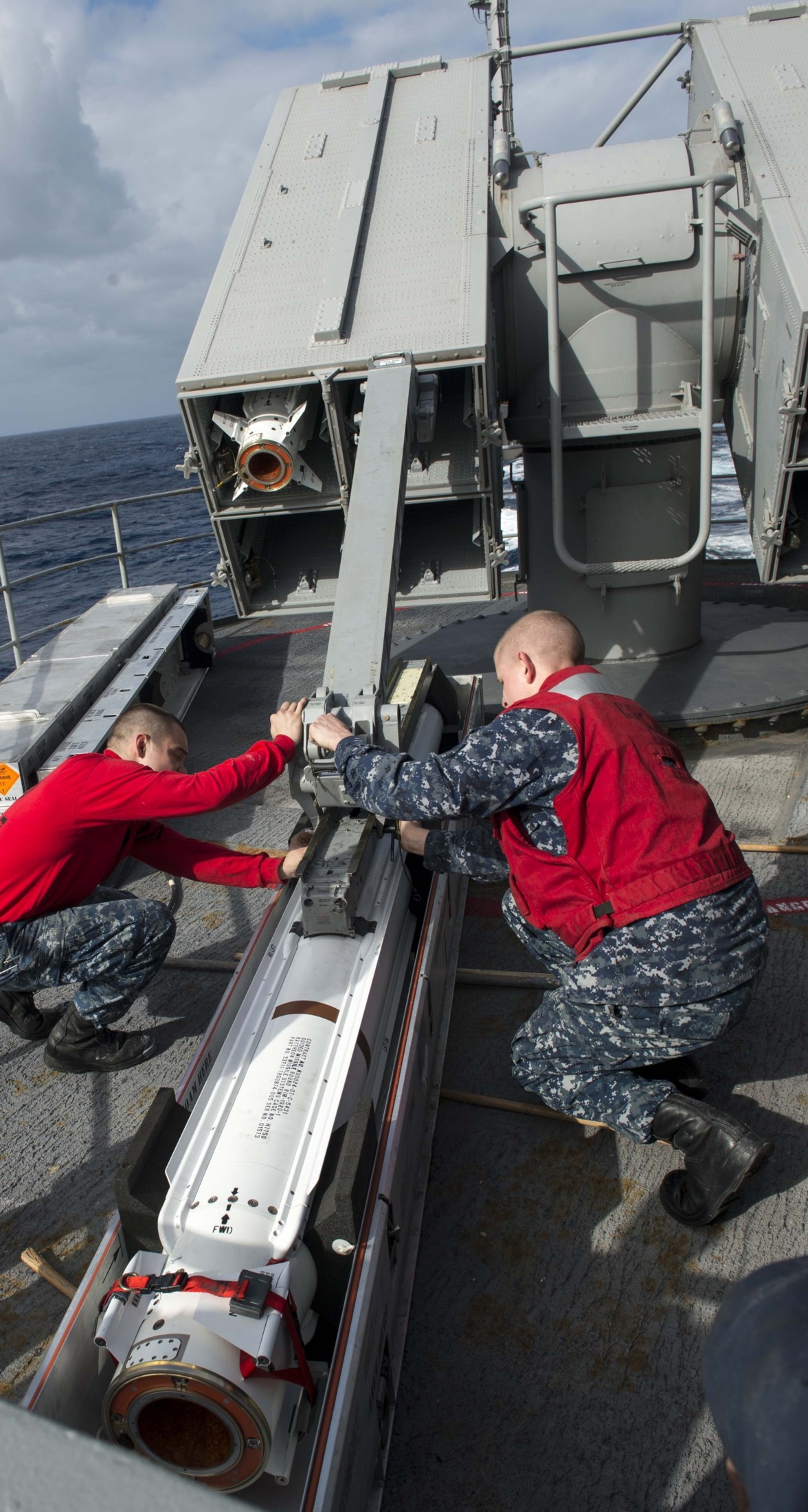 rim-162 essm evolved sea sparrow missile sam point area defense 52