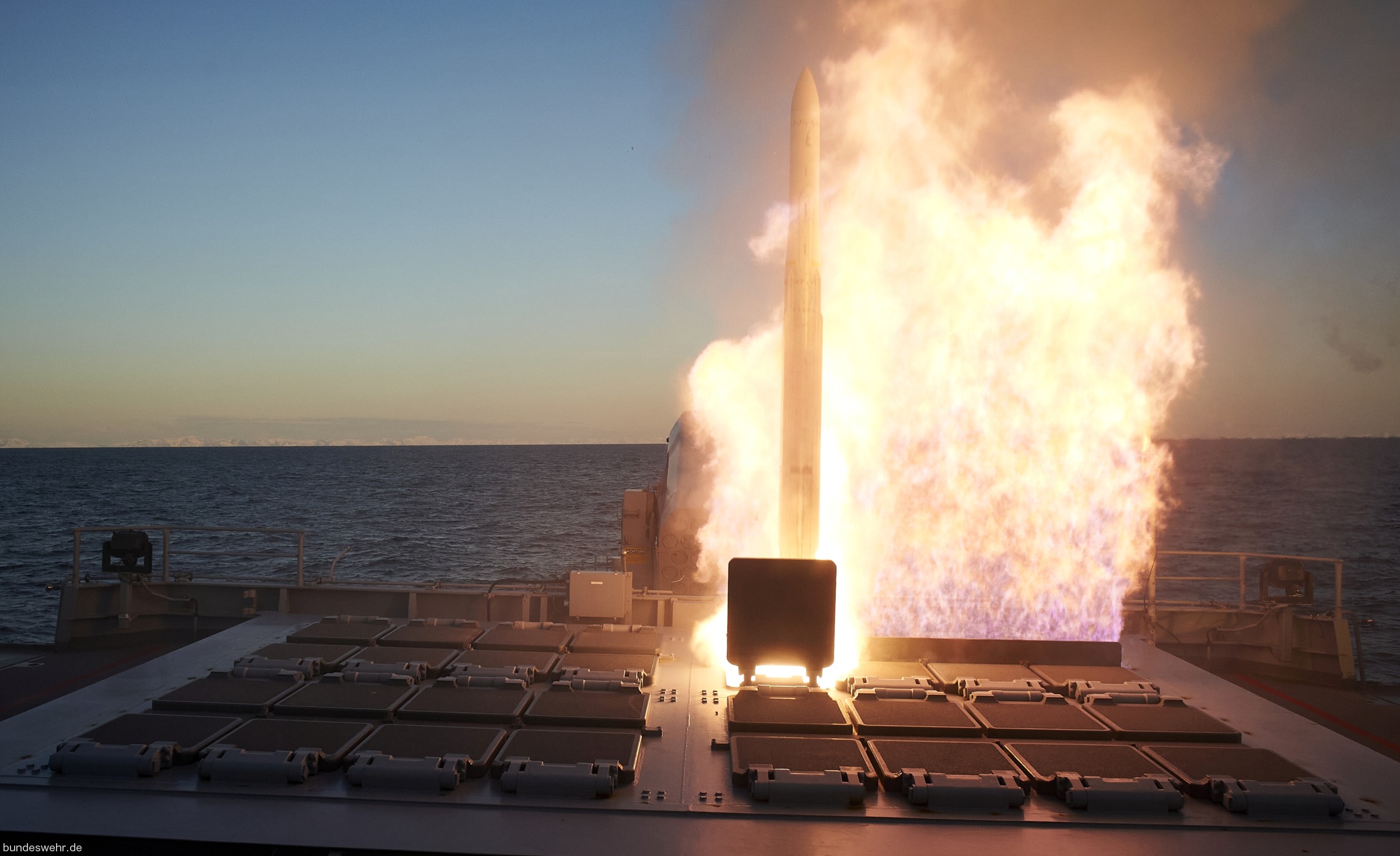 rim-162 essm evolved sea sparrow missile sam point area defense sachsen class german navy 70