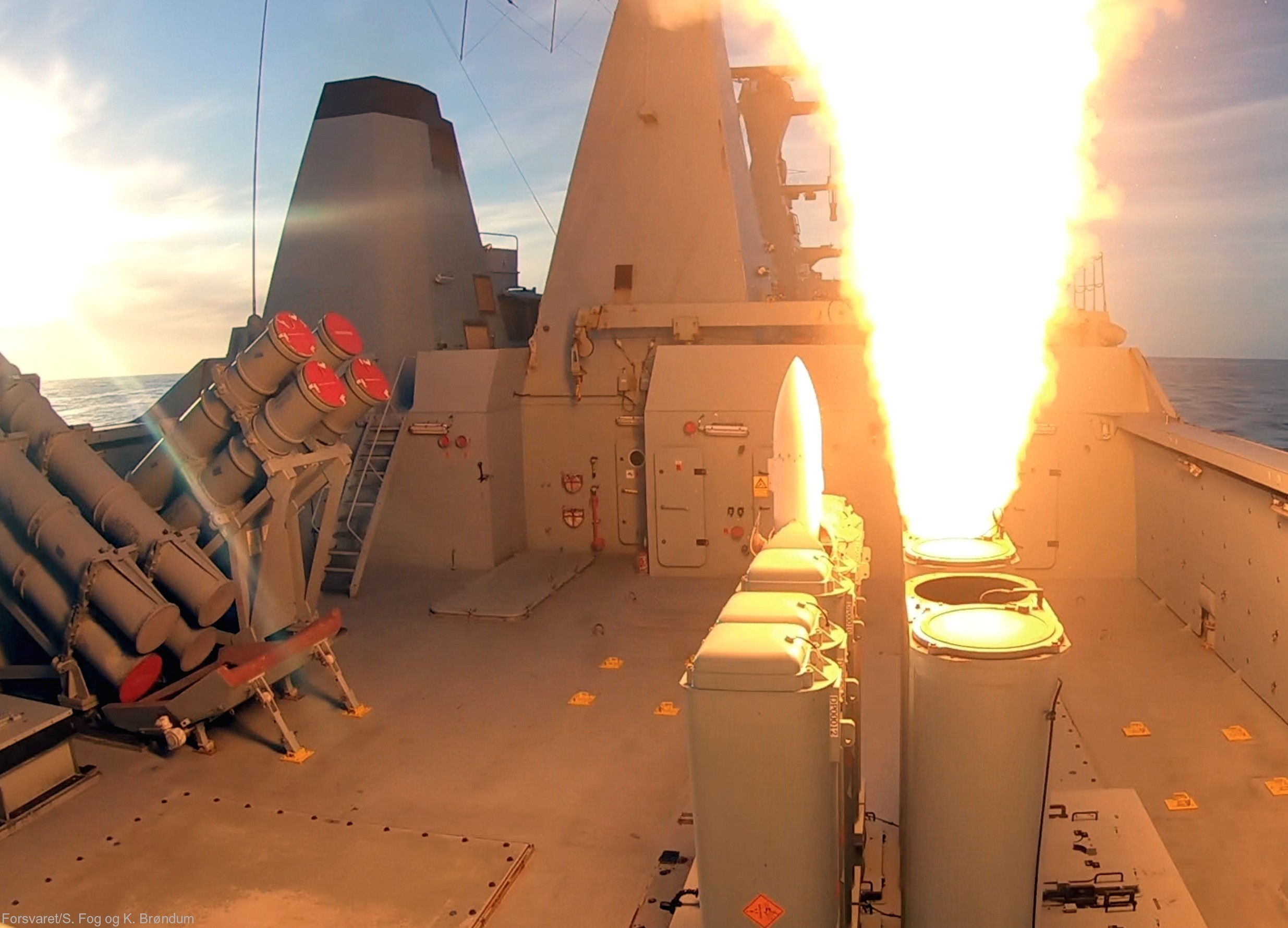 rim-162 essm evolved sea sparrow missile sam mk.56 vls danish navy 71