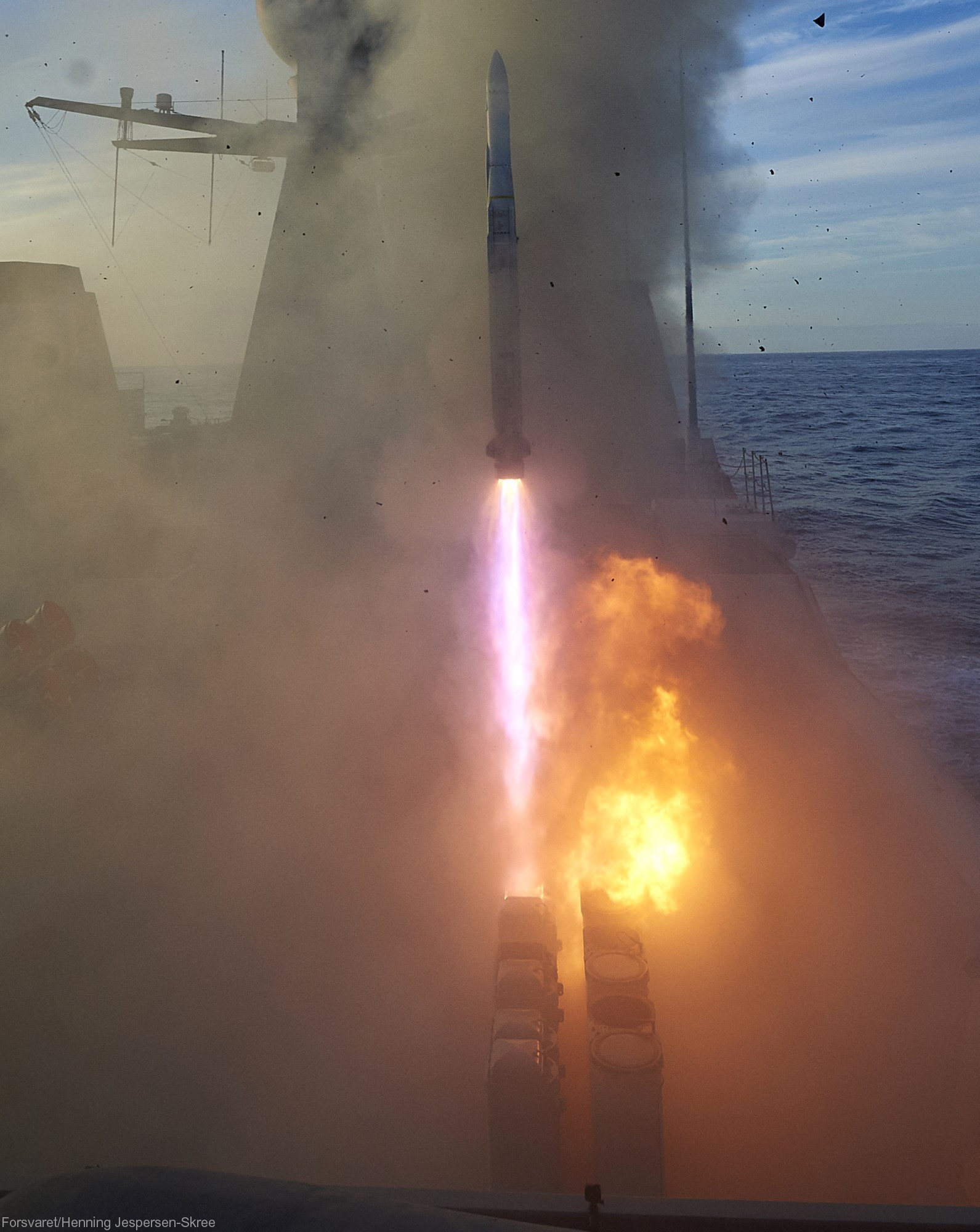 rim-162 essm evolved sea sparrow missile sam point area defense mk.56 vertical launching system vls 72