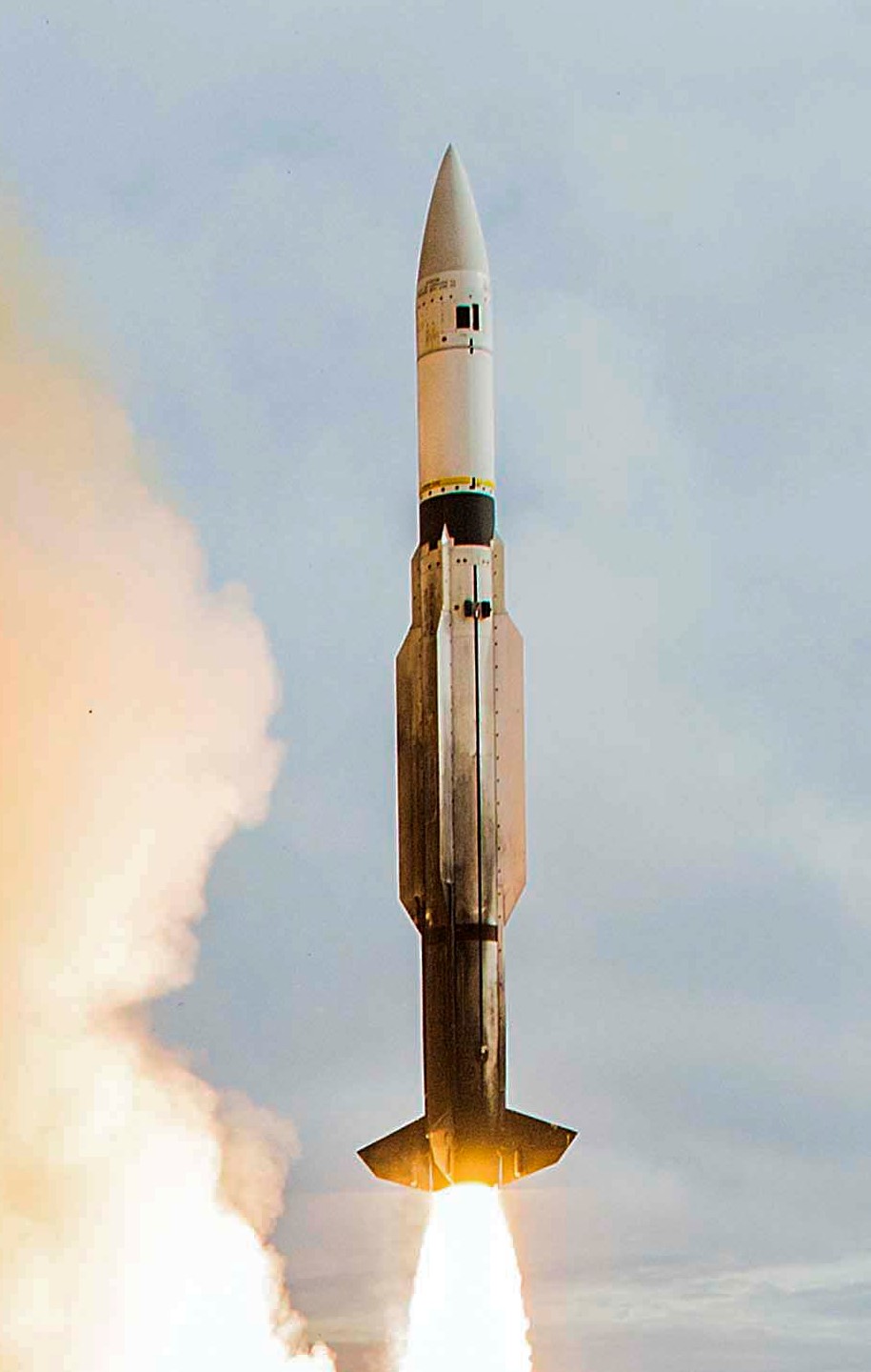 rim-66 standard missile sm-2mr mk-41 vertical launching system vls arleigh burke class ddg